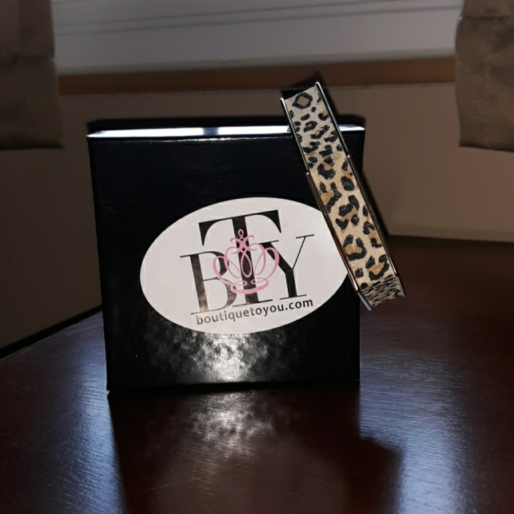 🆕 Belle Noel by Kim Kardashian Leopard Bracelet